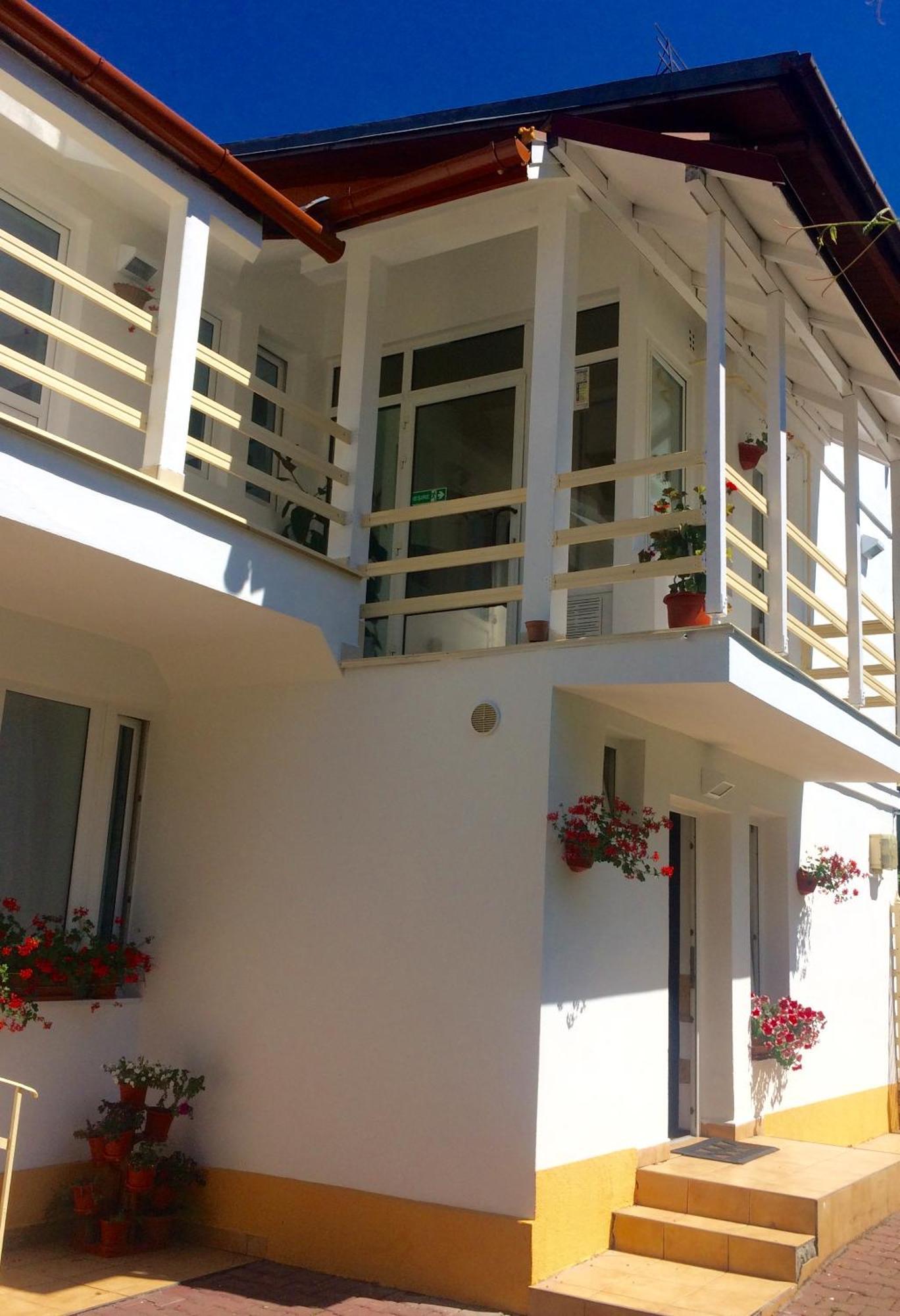 Suri Guesthouse Braşov Buitenkant foto