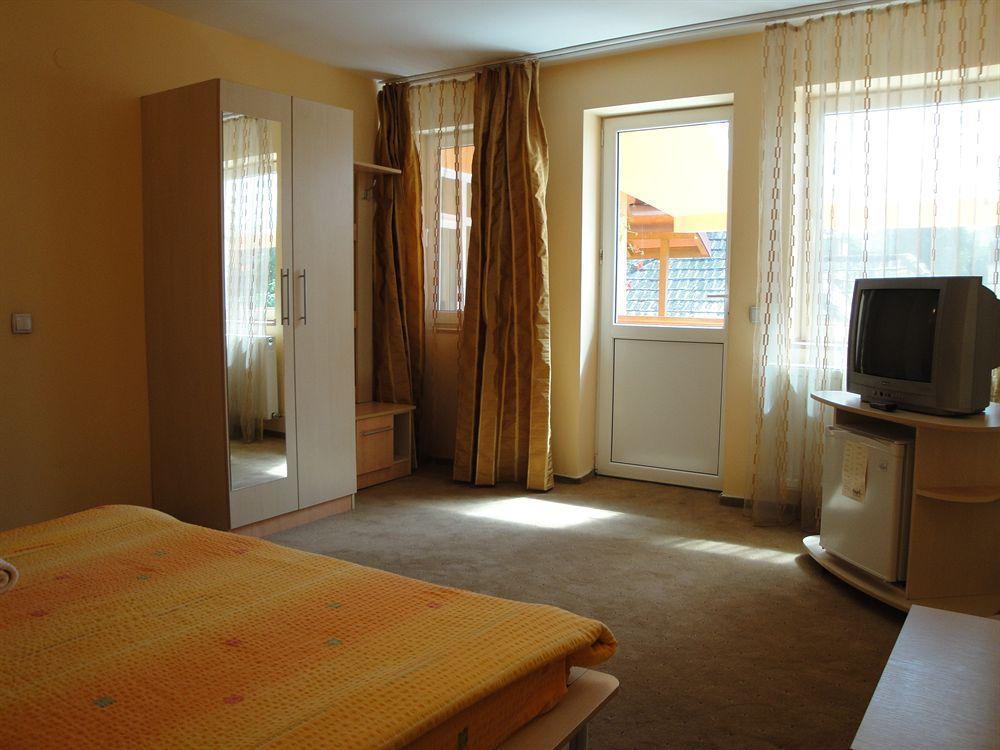 Suri Guesthouse Braşov Buitenkant foto