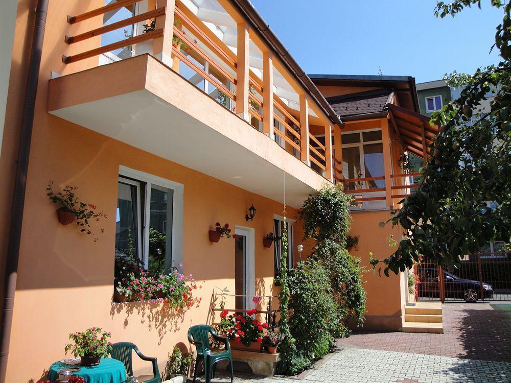 Suri Guesthouse Braşov Buitenkant foto