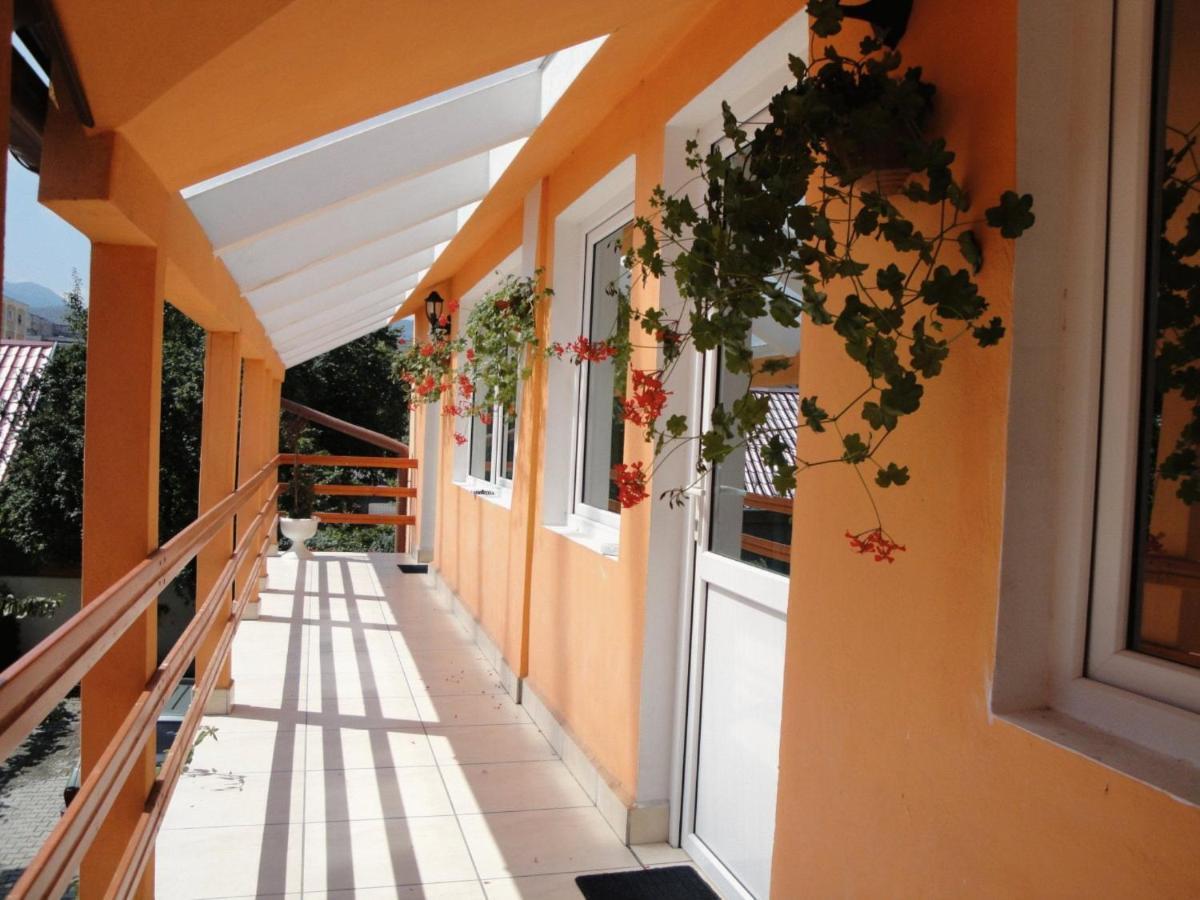 Suri Guesthouse Braşov Buitenkant foto